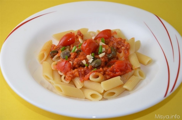Pasta con mandorle e datterini