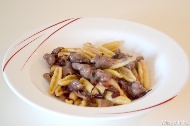 Pasta radicchio e salsiccia