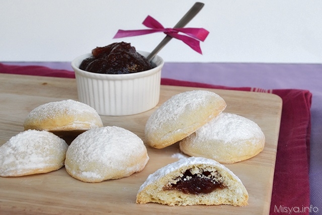 Biscotti con cuore di marmellata